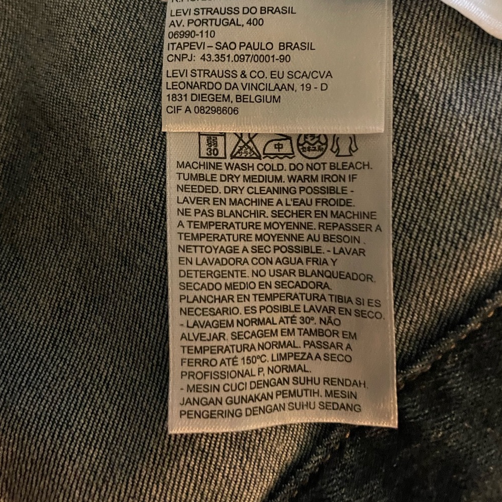 Levi’s Denim Jacket - Picture 9 of 12